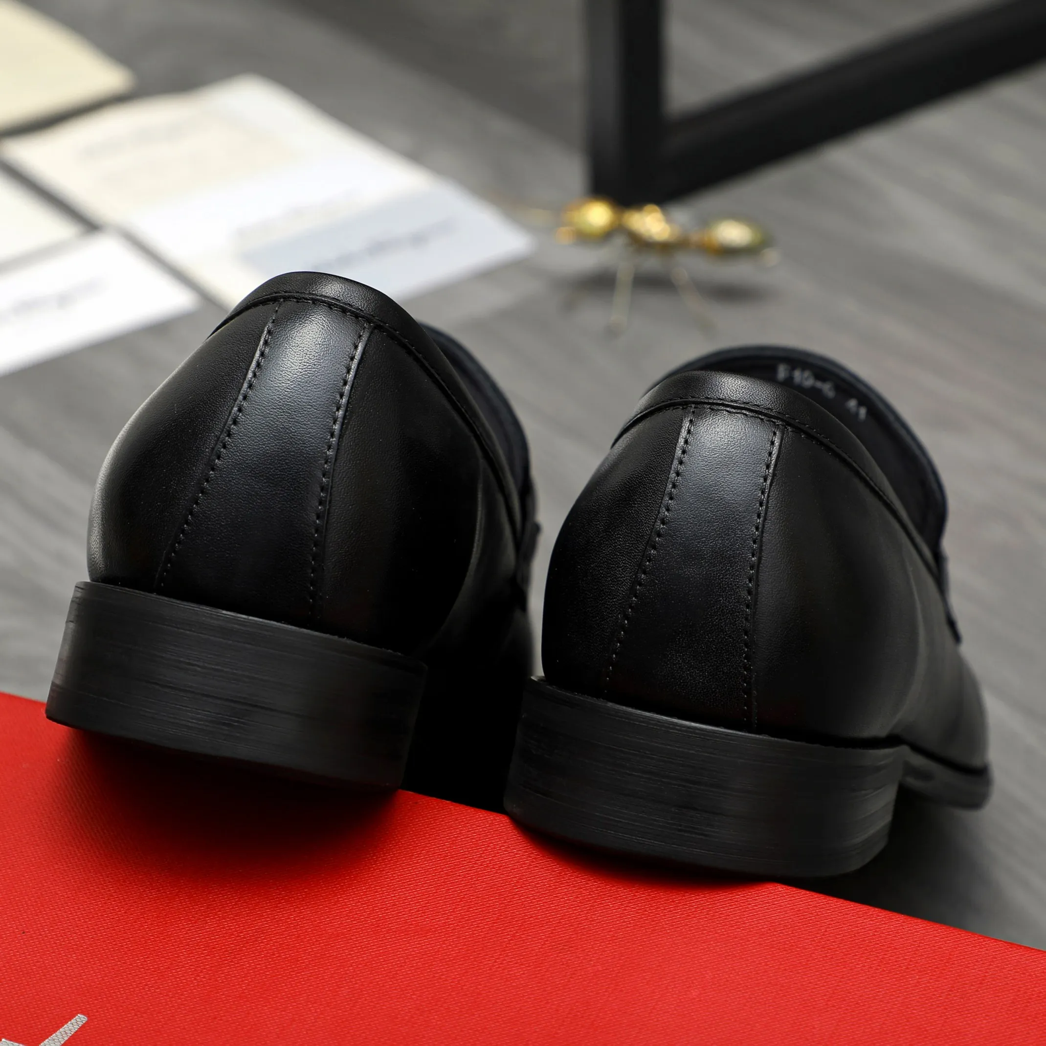 Men's shoes 💰420 Product trademark: Ferragamo " Ferragamo ] Business slip-on leather shoes Regular size: 39-45 (38.46 custom-made, non-refundable) Product materials: Selected high-quality cowhide upper, sheepskin lining, original rubber outsole